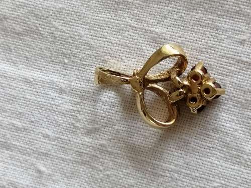 9ct Gold Fleur De Li pendant set with small round garnets