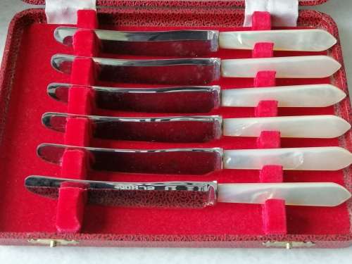 Boxed Set of 6 Mother of Pearl Tea Butter Kinives