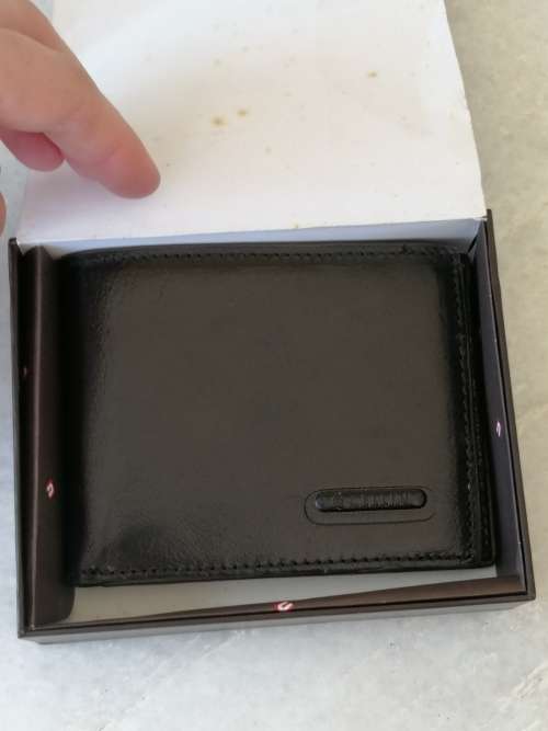 Cellini Genuine Leather Men`s Bi Fold Wallet: Never been used