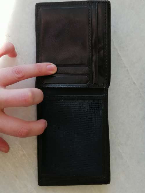 Cellini Genuine Leather Men`s Bi Fold Wallet: Never been used