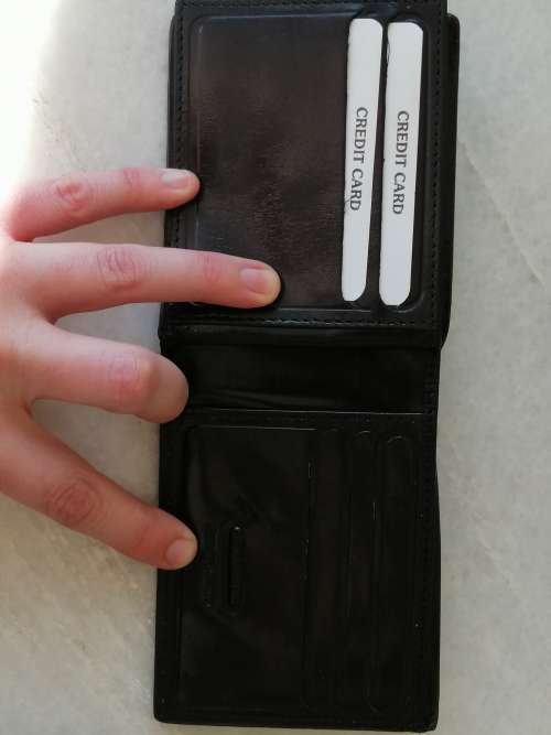 Cellini Genuine Leather Men`s Bi Fold Wallet: Never been used