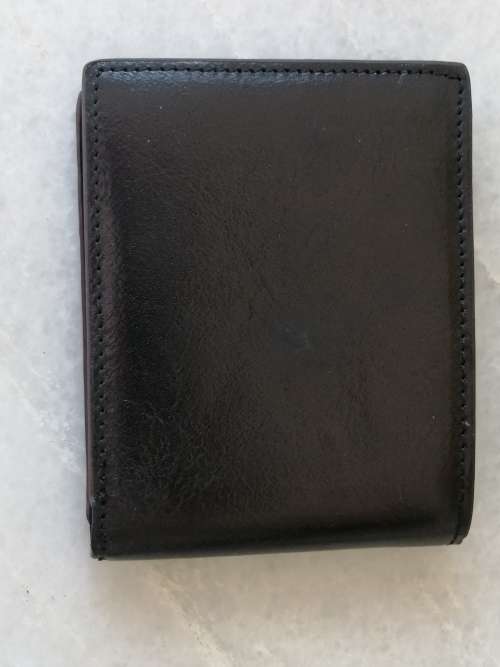 Cellini Genuine Leather Men`s Bi Fold Wallet: Never been used