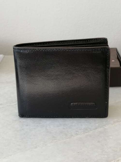 Cellini Genuine Leather Men`s Bi Fold Wallet: Never been used