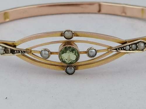 Fabulous!  9K Rose Gold Edwardian Bracelet With Peridot And Seed Pearls