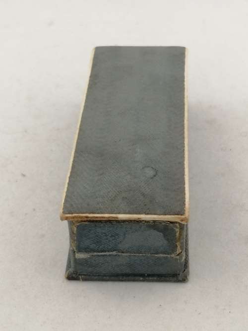 9ct Yellow Gold Stick/Tie Pin Beautifully Engraved with the letter E