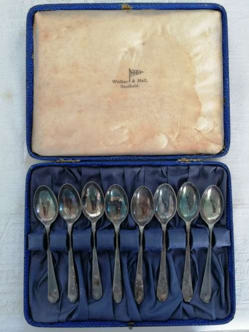8 Walker and Hall Silver Plated Coffee Spoons