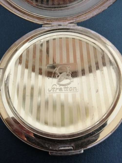 Two Vintage Powder Compacts including a stunning 1950s/60s Stratton Compact