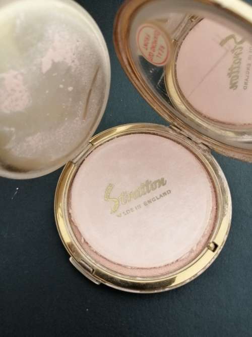 Two Vintage Powder Compacts including a stunning 1950s/60s Stratton Compact