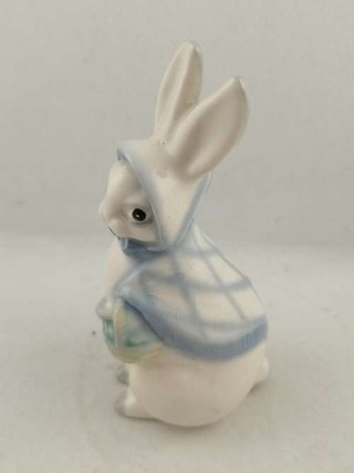 Wade 1940`S Rabbit in Bonnet and Shawl