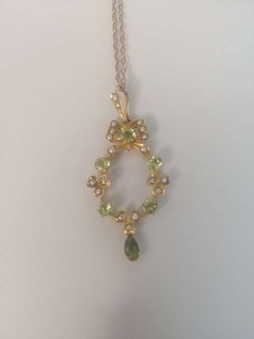 Outstanding Edwardian Gold, Peridot and Seed pearl pendant with Chain