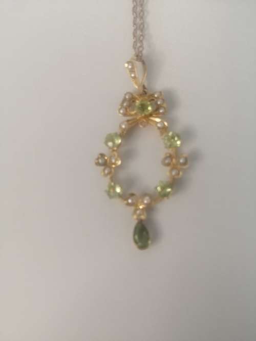 Outstanding Edwardian Gold, Peridot and Seed pearl pendant with Chain