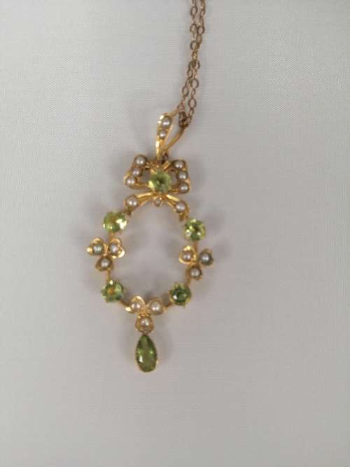 Outstanding Edwardian Gold, Peridot and Seed pearl pendant with Chain