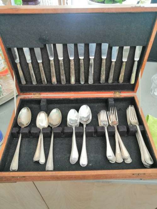 VINTAGE BOXED SILVER PLATED AND STAINLESS STEEL CUTLERY SET