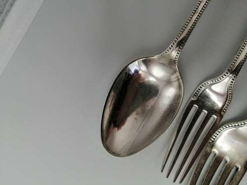 VINTAGE BOXED SILVER PLATED AND STAINLESS STEEL CUTLERY SET
