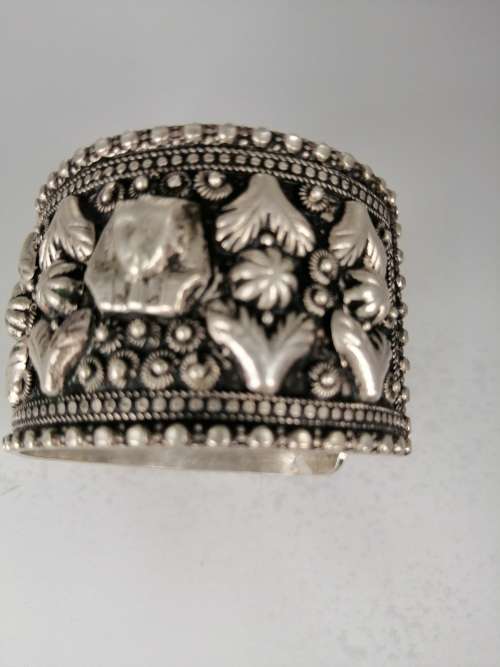 VINTAGE EGYPTIAN REVIVAL SILVER CUFF BANGLE