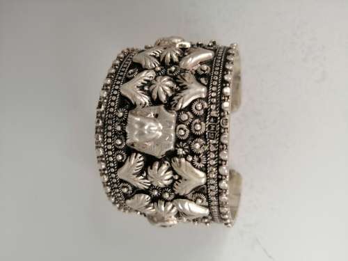 VINTAGE EGYPTIAN REVIVAL SILVER CUFF BANGLE