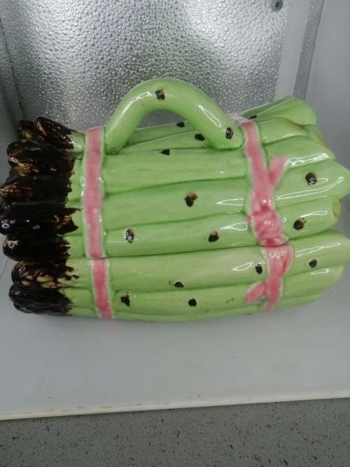 A VINTAGE MAJOLICA ASPARAGUS TUREEN