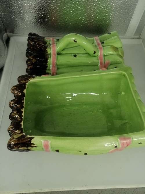 A VINTAGE MAJOLICA ASPARAGUS TUREEN