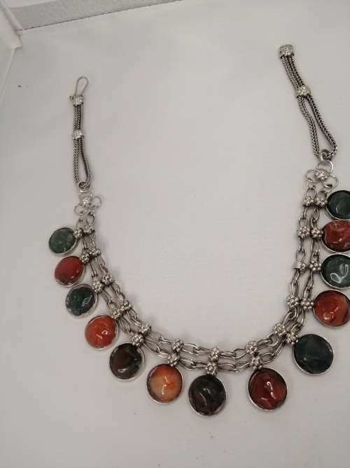 AN INTERESTING VINTAGE STONE NECKLACE
