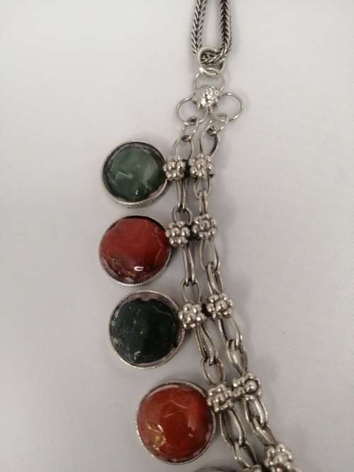 AN INTERESTING VINTAGE STONE NECKLACE