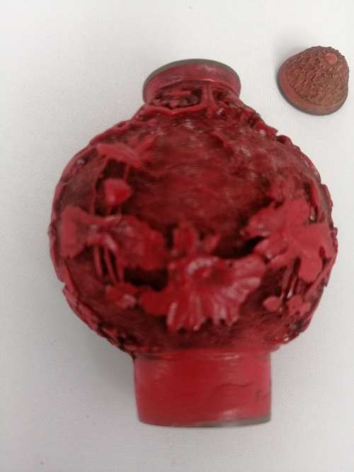 FINELY CARVED OLD CHINESE RED CINNABAR SNUFF/PERFUME BOTTLE SIGNED