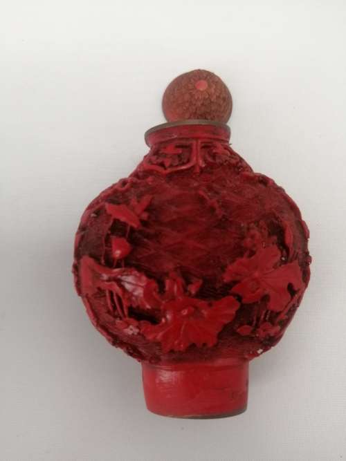 FINELY CARVED OLD CHINESE RED CINNABAR SNUFF/PERFUME BOTTLE SIGNED