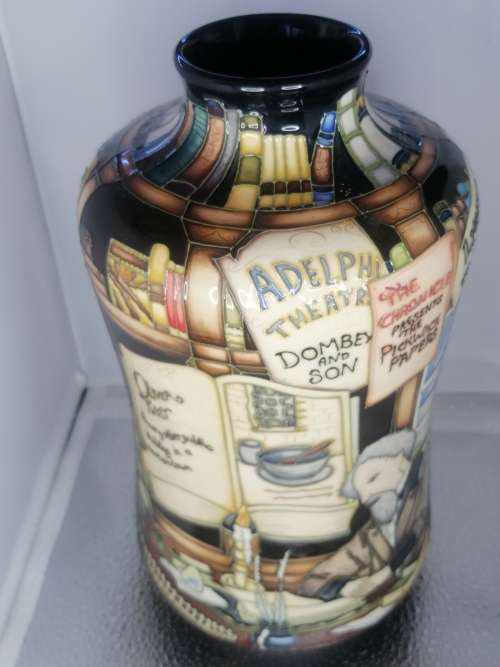 AN OUTSTANDING STUNNING MOORCROFT CHARLES DICKENS LIMITED EDITION 2012