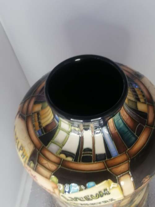 AN OUTSTANDING STUNNING MOORCROFT CHARLES DICKENS LIMITED EDITION 2012