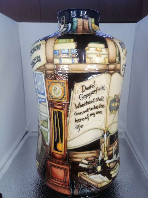 AN OUTSTANDING STUNNING MOORCROFT CHARLES DICKENS LIMITED EDITION 2012