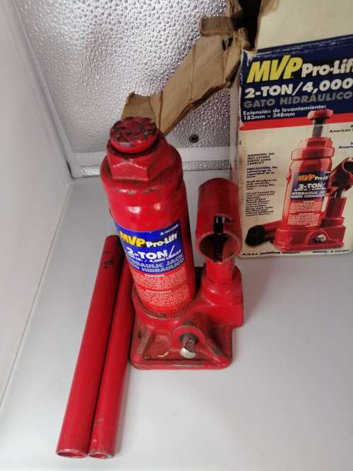 PRO-LIFT 2-TON HYDRAULIC JACK