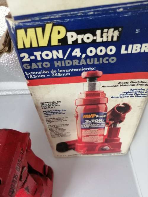 PRO-LIFT 2-TON HYDRAULIC JACK