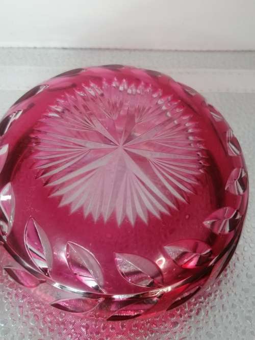 AN OUTSTANDING QUALITY RUBY AND CLEAR CUT GLASS TRINKET BOWL