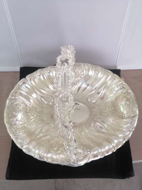 A SUPERB LARGE SILVER PLATED BASKET