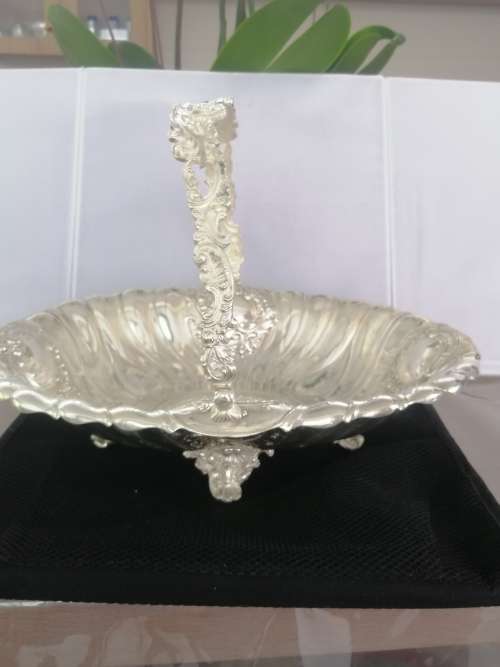 A SUPERB LARGE SILVER PLATED BASKET