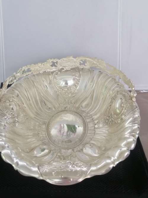 A SUPERB LARGE SILVER PLATED BASKET