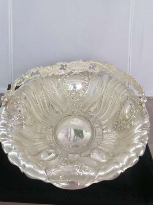 A SUPERB LARGE SILVER PLATED BASKET