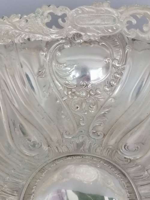 A SUPERB LARGE SILVER PLATED BASKET