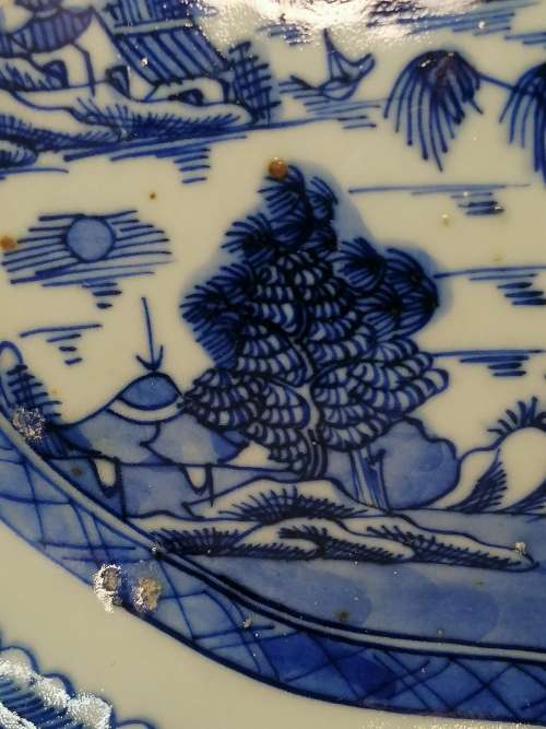 18 TH CENTURY CHINESE EXPORT BLUE AND WHITE CANTON WARE PLATTER