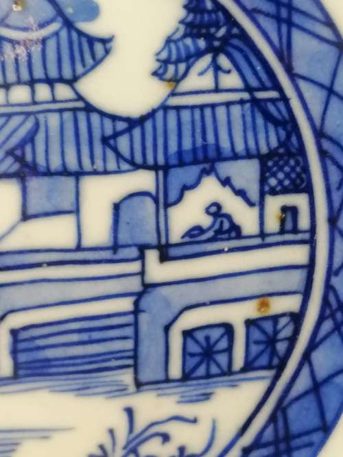18 TH CENTURY CHINESE EXPORT BLUE AND WHITE CANTON WARE PLATTER