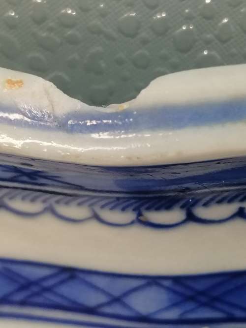 18 TH CENTURY CHINESE EXPORT BLUE AND WHITE CANTON WARE PLATTER