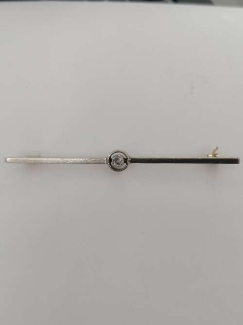 ART DECO, 14CT YELLOW AND WHITE GOLD BAR BROOCH SET WITH A ROSE CUT DIAMOND