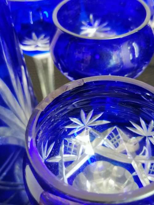 ABSOLUTLEY STUNNING HAND CUT GLASS BELGIUM SIVER COLLARED COBALT BLUE AND CLEAR GLASS DECANTER SET