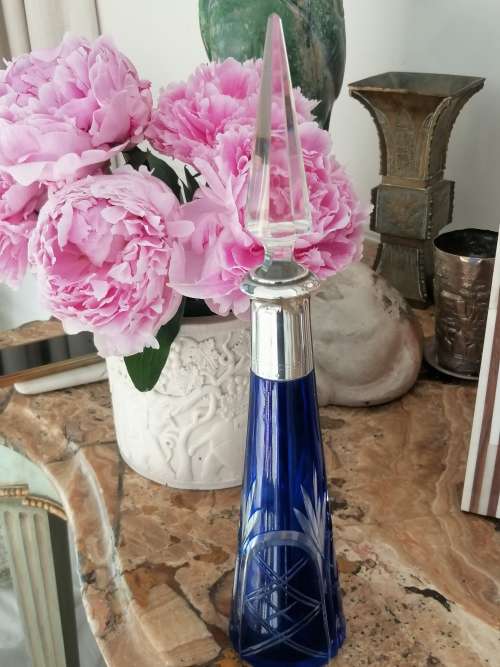 ABSOLUTLEY STUNNING HAND CUT GLASS BELGIUM SIVER COLLARED COBALT BLUE AND CLEAR GLASS DECANTER SET