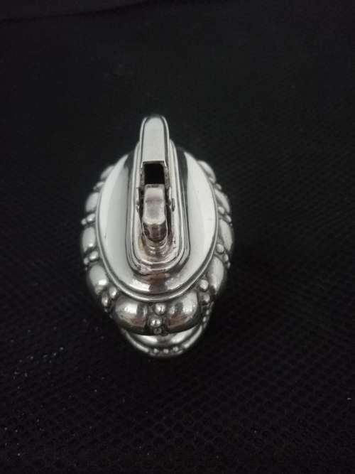 A VINTAGE SILVER PLATED RONSON TABLE LIGHTER, CROWN
