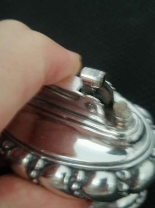 A VINTAGE SILVER PLATED RONSON TABLE LIGHTER, CROWN
