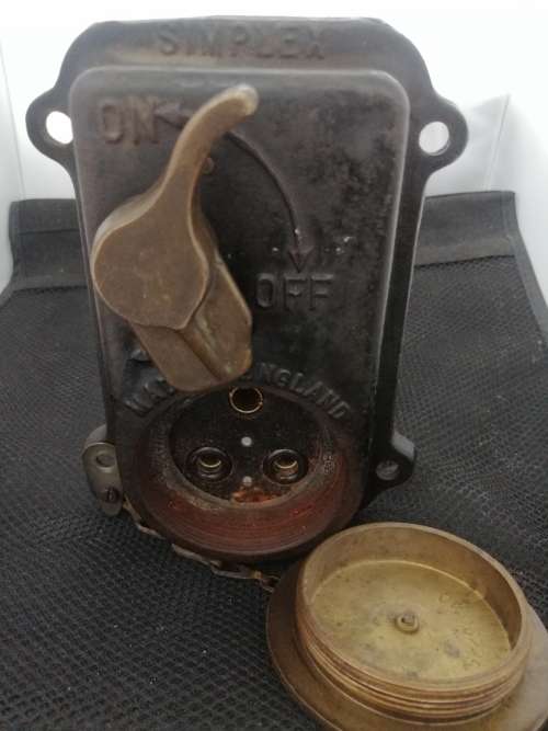 A VINTAGE BRASS SIMPLEX PLUG SWITCH