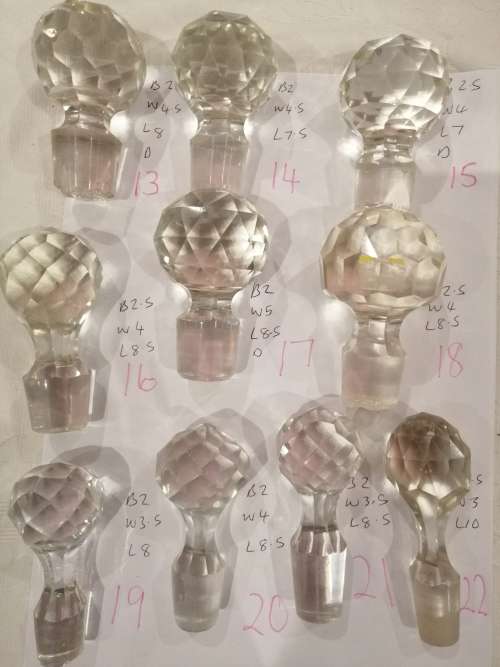 A SELECTION OF GOOD QUALITY CRYSTAL DECANTER STOPPERS ,SELLING PER ITEM