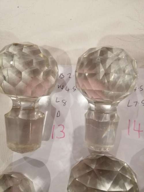 A SELECTION OF GOOD QUALITY CRYSTAL DECANTER STOPPERS ,SELLING PER ITEM