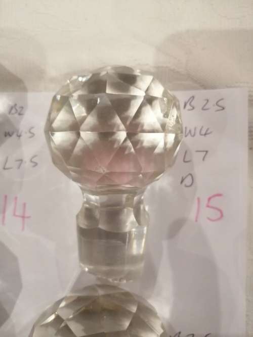 A SELECTION OF GOOD QUALITY CRYSTAL DECANTER STOPPERS ,SELLING PER ITEM