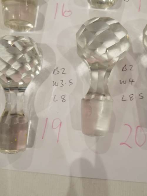 A SELECTION OF GOOD QUALITY CRYSTAL DECANTER STOPPERS ,SELLING PER ITEM